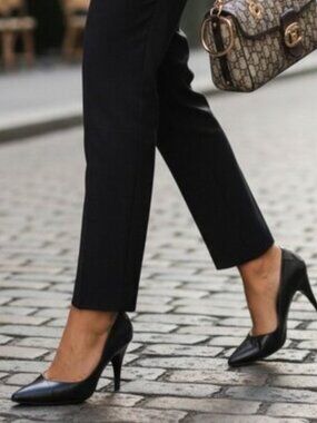 MR SEYMOUR STUART WEITZMAN VTG Black Leather Pumps 8.5 Pointed Heel Minimalist